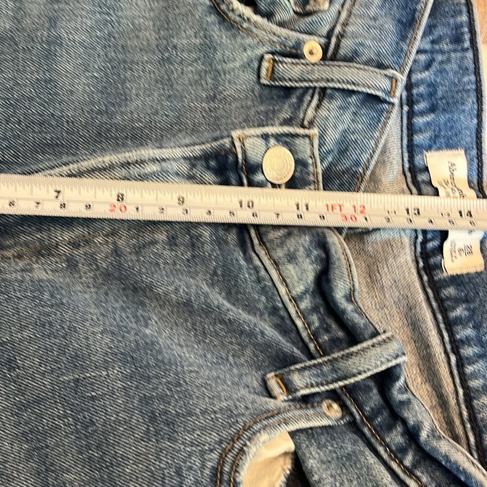 Abercrombie & Fitch The 90's Straight Ultra High Rise Criss Cross Size 28R - Picture 13 of 14
